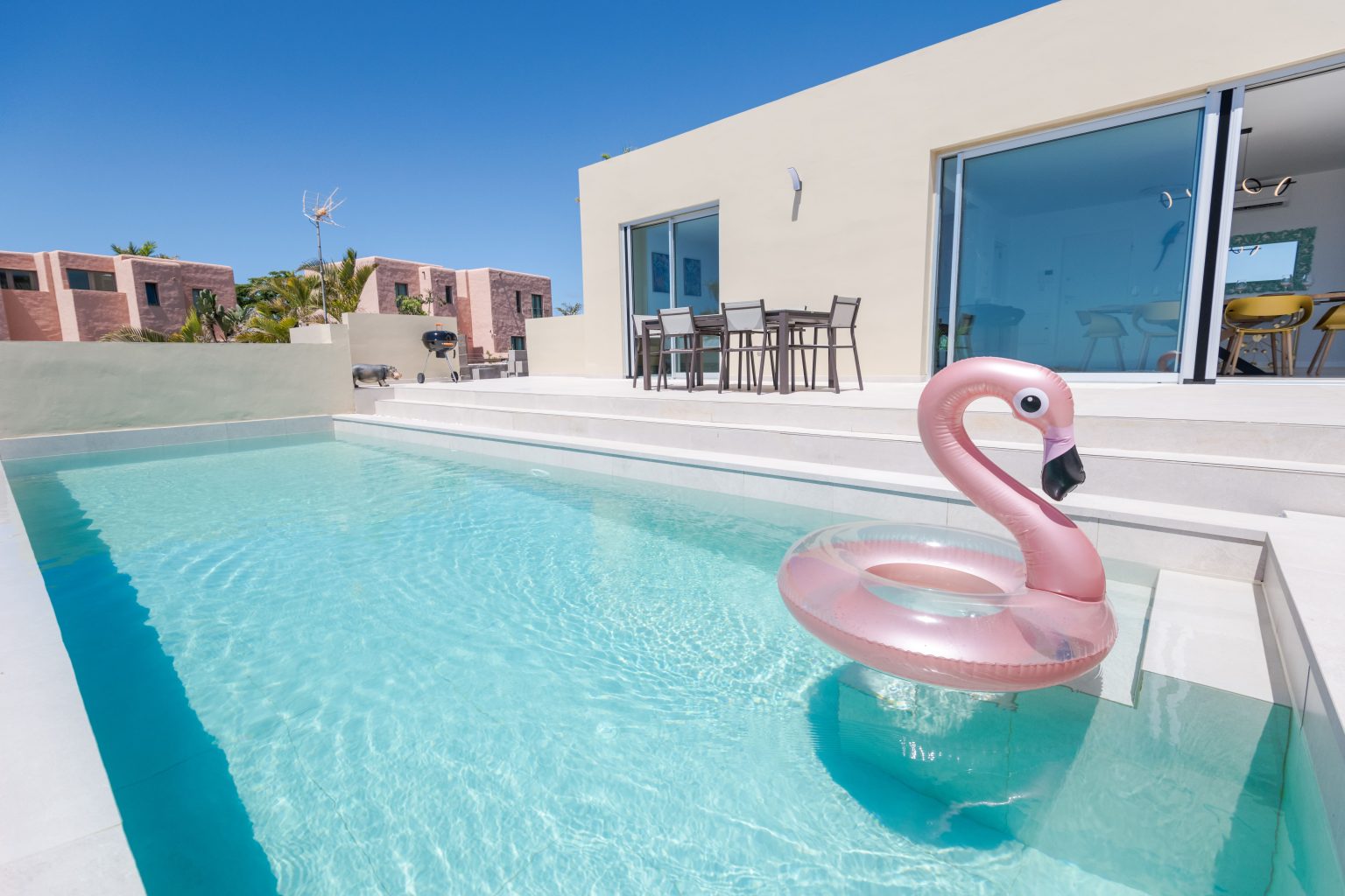 alojamiento con piscina para vacaciones
