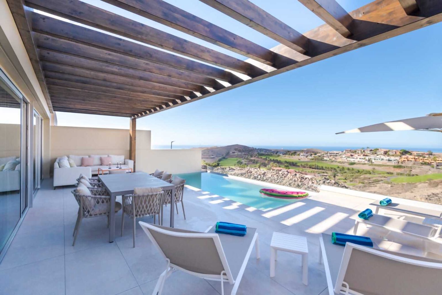 alojamiento con piscina en Gran Canaria