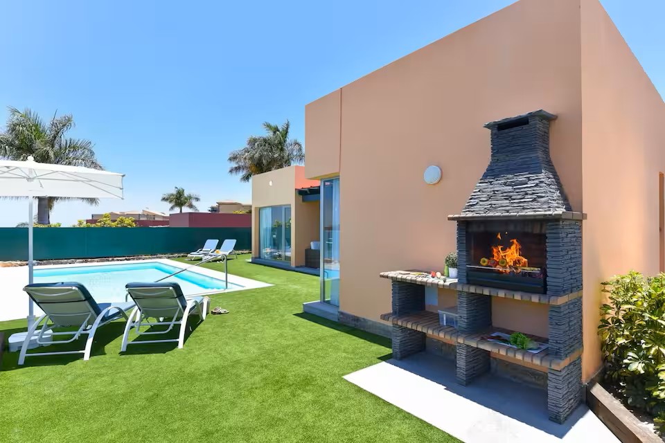 Villa con piscina y barbacoa
