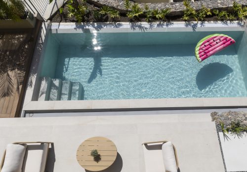 villa con piscina infinity