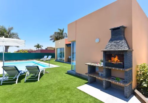 Villa con piscina y barbacoa